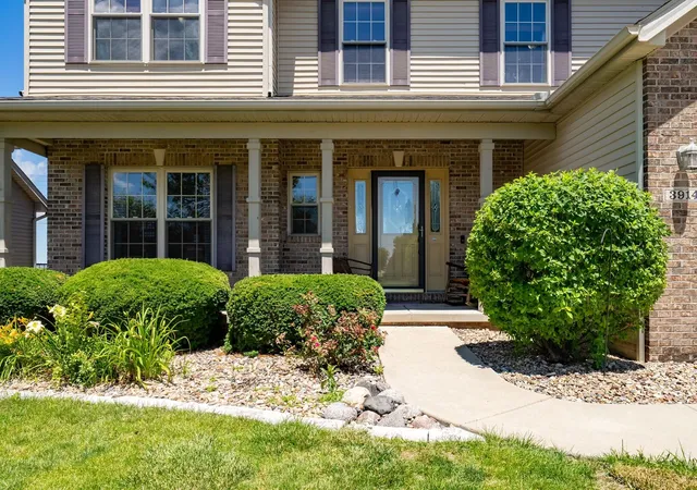 Homes for sale in Bloomington, IL | 3914 Brookline Ln, Bloomington, IL 61705 | MLS# 12684496