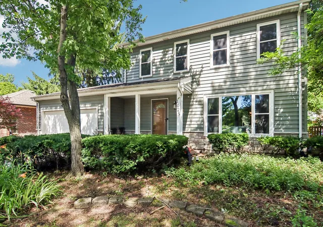 Homes for sale in Westmont, IL | 1025 Longford Dr, Westmont, IL 60559 | MLS# 12684502
