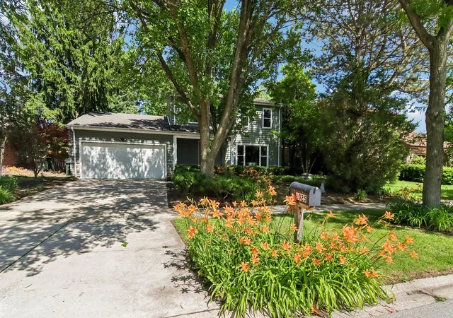 4th image of 1025 Longford Dr, Westmont, IL 60559 | MLS# 12684502