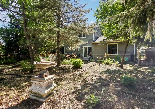 Homes for sale in Westmont, IL | 1025 Longford Dr, Westmont, IL 60559 | MLS# 12684502