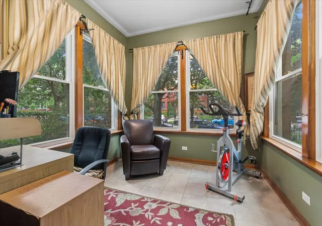 4th image of 4417 N Malden St, Chicago, IL 60640