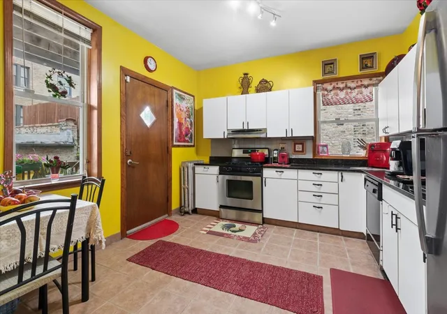 5th image of 4417 N Malden St, Chicago, IL 60640