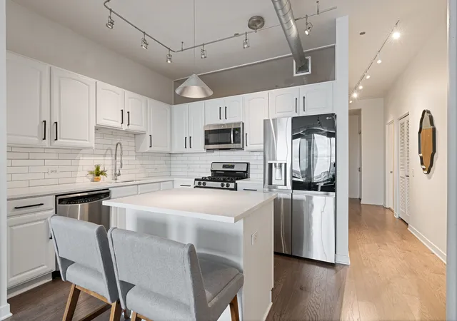 Homes for sale in Chicago, IL | 720 N Larrabee St #1709, Chicago, IL 60654 | MLS# 12684542