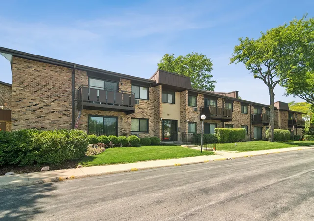 Homes for sale in Arlington Heights, IL | 2642 N Windsor Dr #103, Arlington Heights, IL 60004 | MLS# 12684595