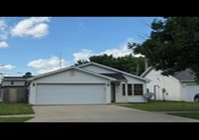 Homes for sale in Bloomington, IL | 721 W Front St, Bloomington, IL 61701 | MLS# 12684611