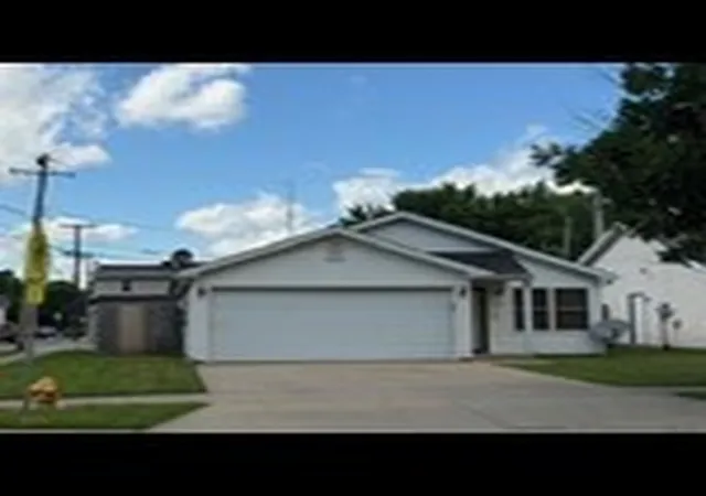 Homes for sale in Bloomington, IL | 721 W Front St, Bloomington, IL 61701 | MLS# 12684611
