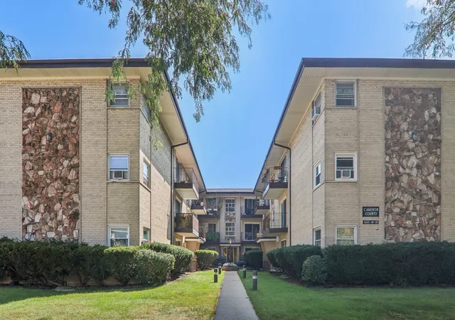 Photo 1 of Sale Pending at 4235 N Kedvale Ave #2B, Chicago, IL 60641 | MLS# 12684612 | Listing updated on 2026-09-19