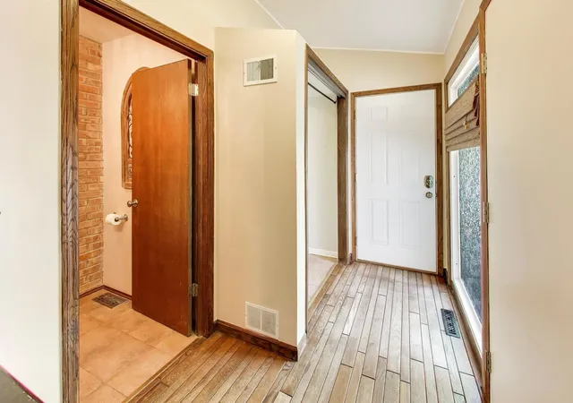 5th image of 311 S Prospect St, Roselle, IL 60172 | MLS# 12684615