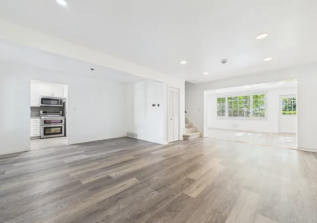 3rd image of 530 S Dryden Pl, Arlington Heights, IL 60005 | MLS# 12684650