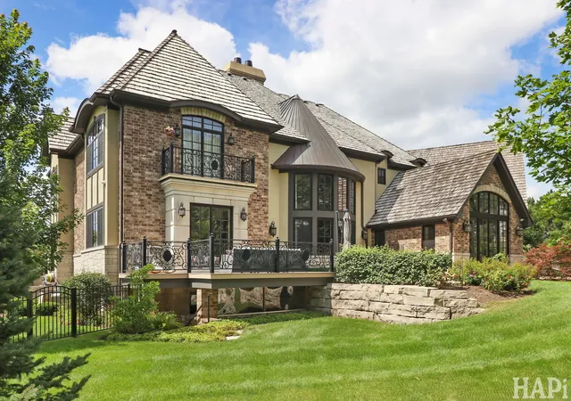 3rd image of 18 Enclave Ct, South Barrington, IL 60010 | MLS# 12684682