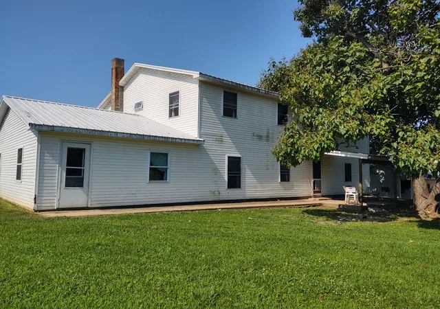 1st image of 425 King Hill Ln, Vienna, IL 62995 | MLS# 12684710