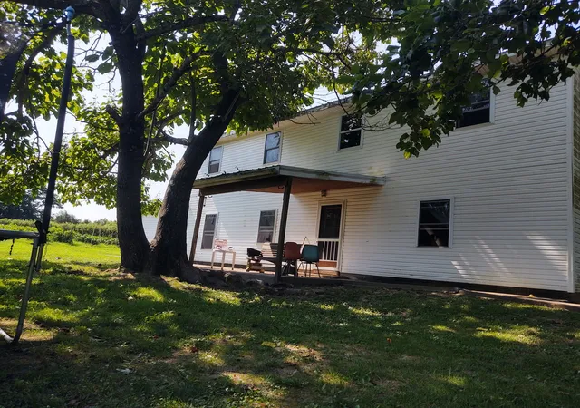 3rd image of 425 King Hill Ln, Vienna, IL 62995 | MLS# 12684710