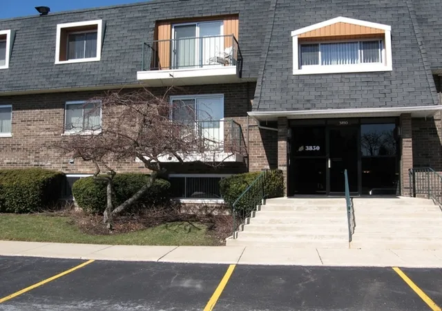 1st image of 3850 S Parkway Dr #1F, Northbrook, IL 60062 | MLS# 12684713