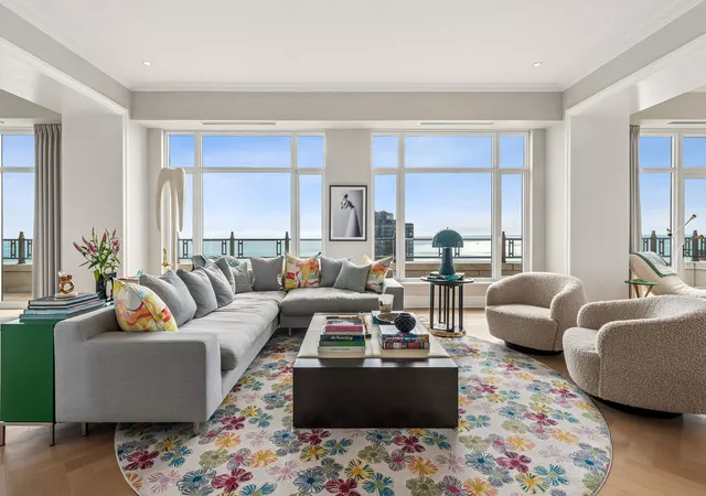 3rd image of 451 E Grand Ave, Chicago, IL 60611