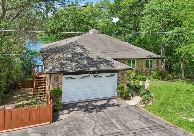 Homes for sale in Oakwood Hills, IL | 200 N Shore Dr, Oakwood Hills, IL 60013 | MLS# 12684728