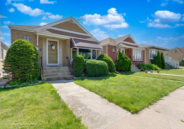 Photo 3 of Sale Pending at 6153 S Melvina Ave, Chicago, IL 60638 | MLS# 12684732 | Listing updated on 2026-09-04