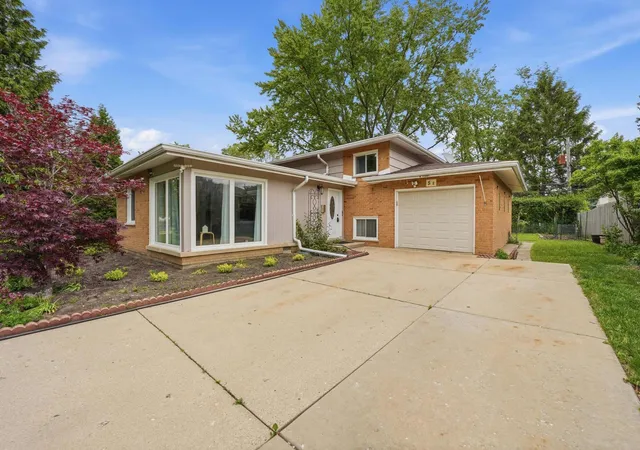 1st image of 5 S Waterman Ave, Arlington Heights, IL 60004 | MLS# 12684742