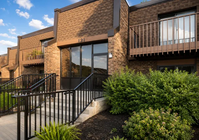 Homes for sale in Schaumburg, IL | 121 Mullingar Ct #1D, Schaumburg, IL 60193 | MLS# 12684767