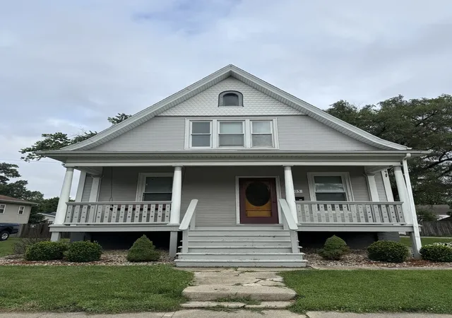 Homes for sale in Bloomington, IL | 1005 South Center St, Bloomington, IL 61701 | MLS# 12684773