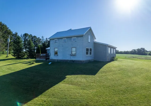 Homes for sale in Lanark, IL | 30319 Brookville A&B Rd, Lanark, IL 61046 | MLS# 12684792