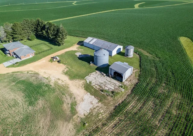 Homes for sale in Lanark, IL | 30319 Brookville A&B Rd, Lanark, IL 61046 | MLS# 12684792