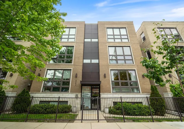 Homes for sale in Chicago, IL | 4042 N Western Ave #1N, Chicago, IL 60618 | MLS# 12684834