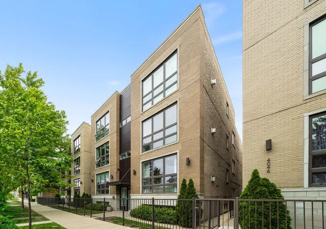 Homes for sale in Chicago, IL | 4042 N Western Ave #1N, Chicago, IL 60618 | MLS# 12684834