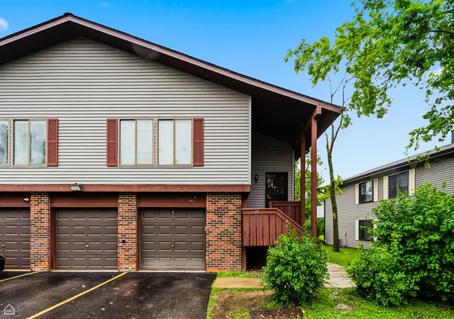 Homes for sale in Bolingbrook, IL | 13 Elm Ct #1, Bolingbrook, IL 60440 | MLS# 12684861
