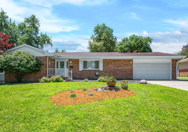 Homes for sale in Normal, IL | 205 S Cottage Ave, Normal, IL 61761 | MLS# 12684880