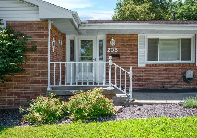 Homes for sale in Normal, IL | 205 S Cottage Ave, Normal, IL 61761 | MLS# 12684880