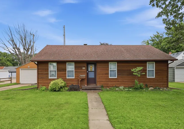 Homes for sale in Moline, IL | 1116 53rd St, Moline, IL 61265 | MLS# 12684892