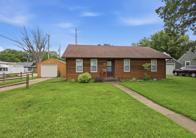Homes for sale in Moline, IL | 1116 53Rd St, Moline, IL 61265 | MLS# 12684892