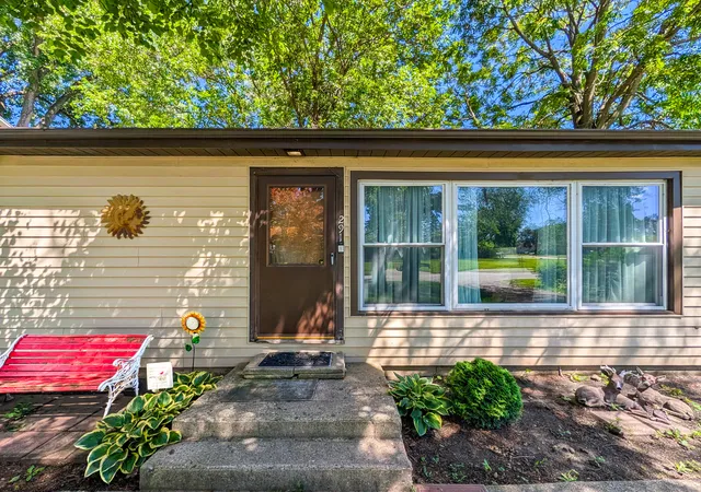 Homes for sale in Wheeling, IL | 291 3Rd St, Wheeling, IL 60090 | MLS# 12684900