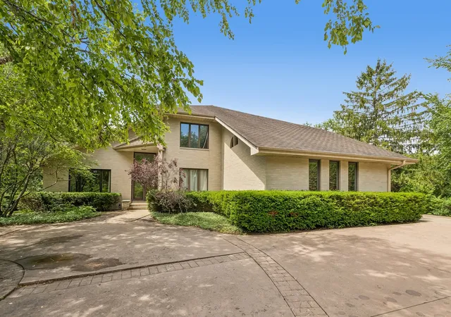 3rd image of 1191 Hunters Ln, Libertyville, IL 60048 | MLS# 12684921