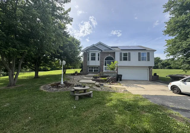 Homes for sale in Alton, IL | 3707 Torch Club Rd, Alton, IL 62002 | MLS# 12684966