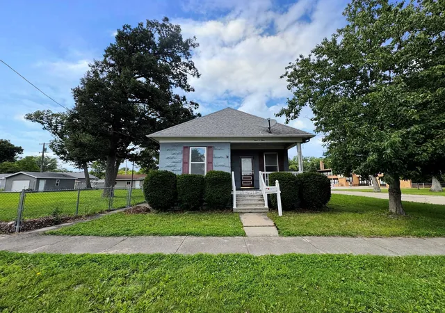 Homes for sale in Streator, IL | 404 Brumbach St, Streator, IL 61364 | MLS# 12684970
