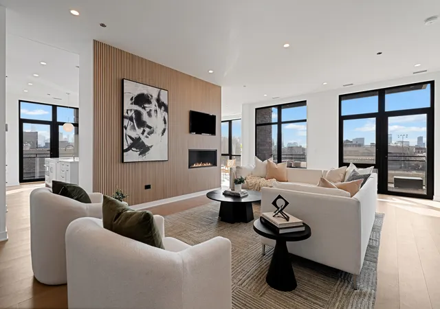 3rd image of 1340 W Chestnut St, Chicago, IL 60642