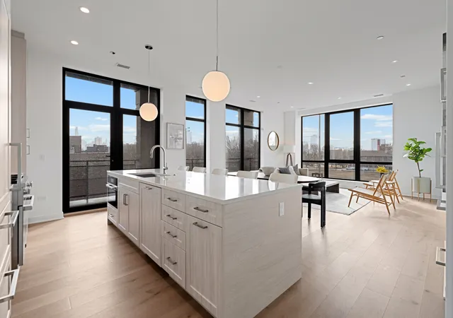 5th image of 1340 W Chestnut St, Chicago, IL 60642