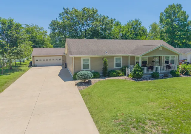 Homes for sale in Salem, IL | 508 Indiana Ave, Salem, IL 62881 | MLS# 12685002