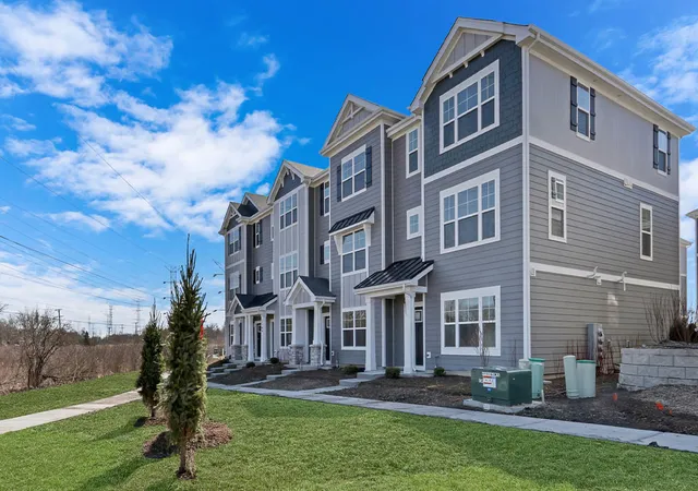 Photo 1 of Sale Pending at 518 Yosemite Way, Mundelein, IL 60060 | MLS# 12685022 | Listing updated on 2026-07-15