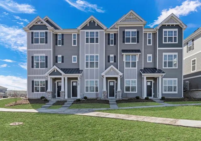 Photo 1 of Sale Pending at 520 Yosemite Way, Mundelein, IL 60060 | MLS# 12685041 | Listing updated on 2026-08-31