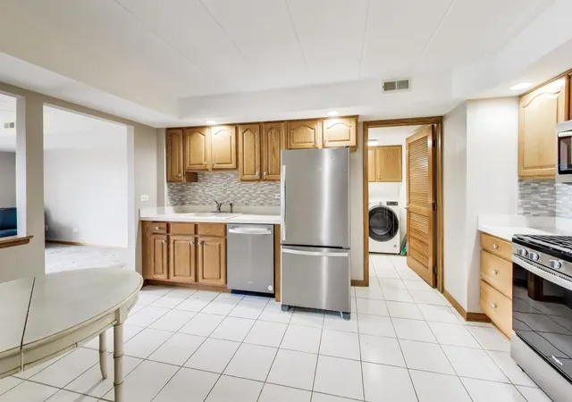 Homes for sale in Orland Park, IL | 9750 Koch Ct #2F, Orland Park, IL 60467 | MLS# 12685042