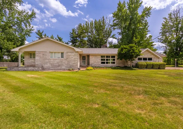 2nd image of 919 W Grand Ave St, Carterville, IL 62918 | MLS# 12685046
