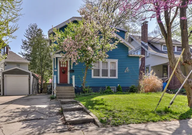 Homes for sale in Urbana, IL | 902 S Orchard St, Urbana, IL 61801 | MLS# 12685064