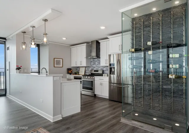 5th image of 225 N Columbus Dr #6705, Chicago, IL 60601 | MLS# 12685077