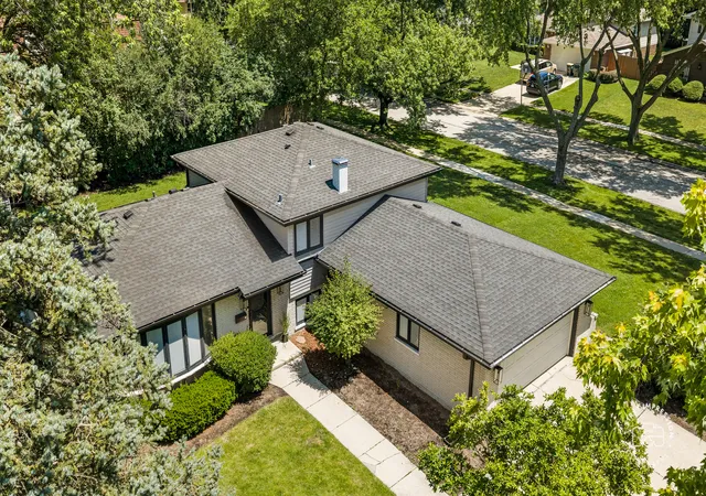 3rd image of 18W088 Claremont Dr, Darien, IL 60561 | MLS# 12685093