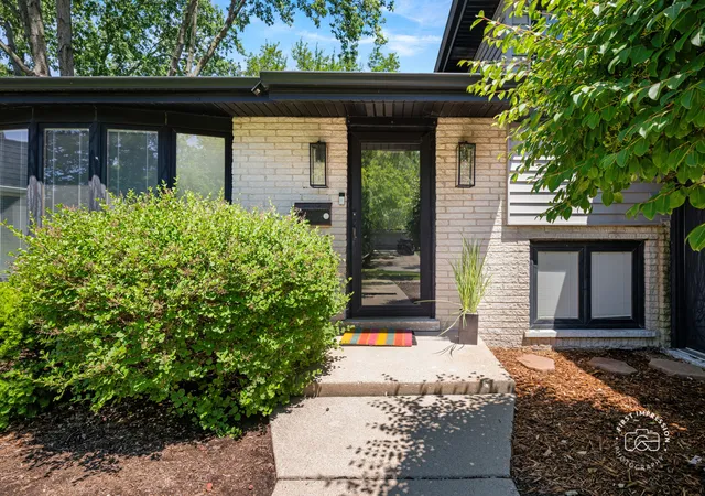 4th image of 18W088 Claremont Dr, Darien, IL 60561 | MLS# 12685093
