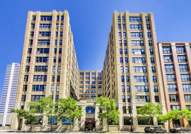 1st image of 728 W Jackson Blvd #724, Chicago, IL 60661 | MLS# 12685101