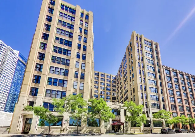 2nd image of 728 W Jackson Blvd #724, Chicago, IL 60661 | MLS# 12685101