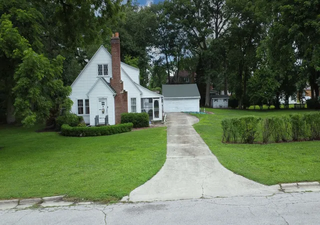 3rd image of 120 E Washington Ave, Watseka, IL 60970 | MLS# 12685112